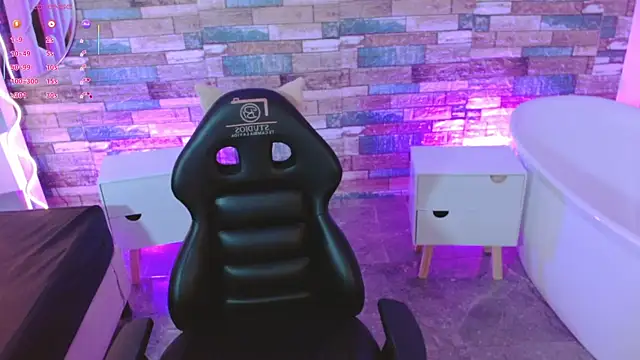 ZURY TAY online show from 09/10/25, 12:04