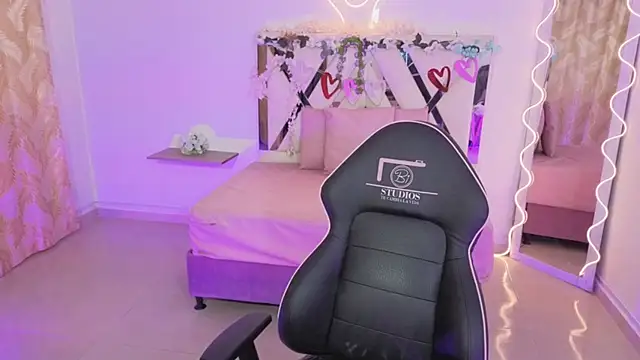 ZURY TAY online show from 11/06/25, 11:47