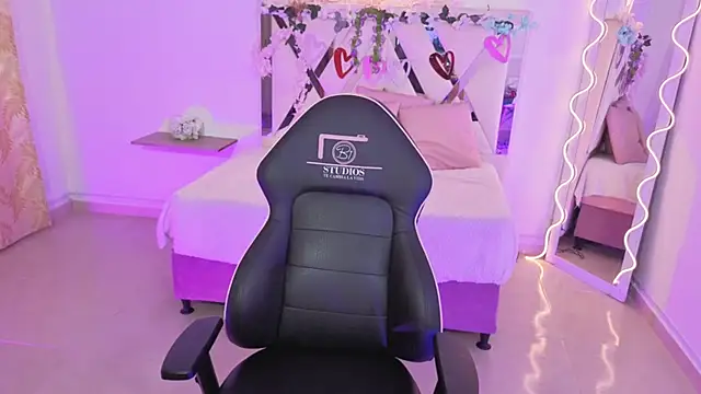 ZURY TAY online show from 10/22/25, 11:53