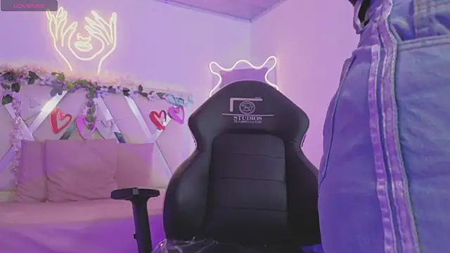 ZURY TAY online show from 11/29/25, 11:43