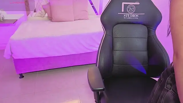 ZURY TAY online show from 10/25/25, 11:42