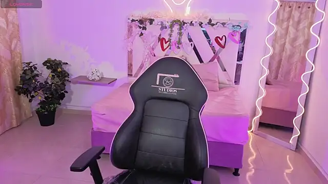 ZURY TAY online show from 11/11/25, 11:38