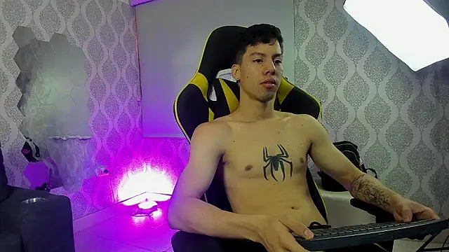 Snapshot of Twink_sensationx chatting on 02/18/26, 01:18 Twink sensationx online show from 02/18/26, 01:18