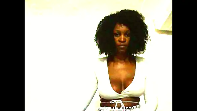 Snapshot of DesiredQueen25 chatting on 09/15/25, 10:59 DesiredQueen25 online show from 09/15/25, 10:59
