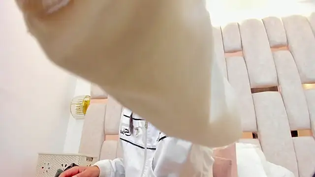 sarah ashbourne online show from 10/24/25, 12:48