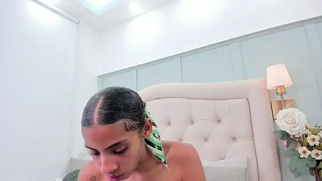 sarah ashbourne online show from 12/16/25, 02:54