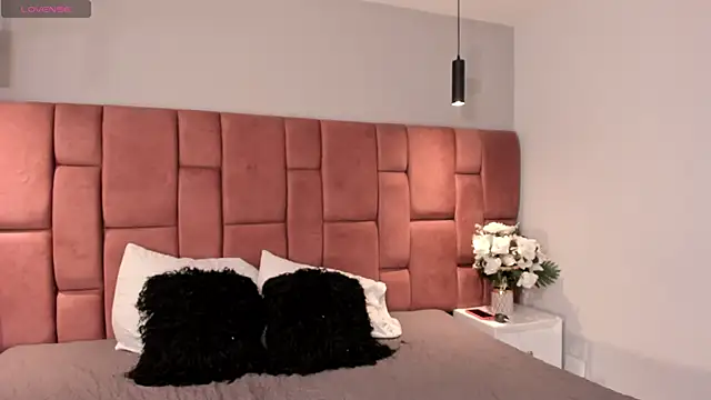 Snapshot of AlannaJonnes chatting on 02/18/26, 12:01 AlannaJonnes online show from 02/18/26, 12:01