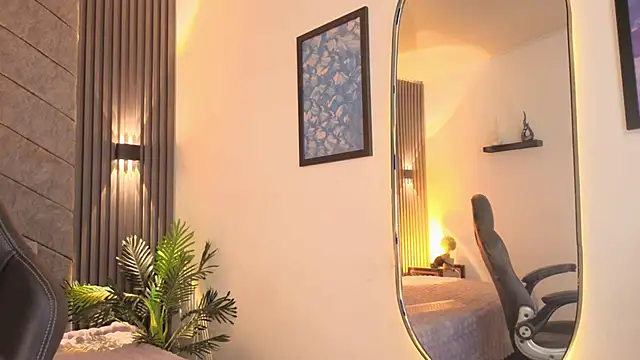 maddy1y  online show from 10/31/25, 12:02