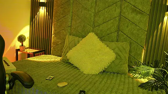 maddy1y  online show from 01/12/26, 11:50