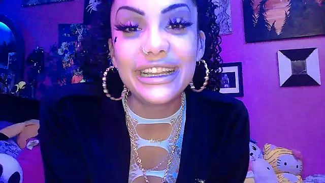 Snapshot of Av3ryyBe3 chatting on 11/11/25, 04:07 Av3ryyBe3 online show from 11/11/25, 04:07