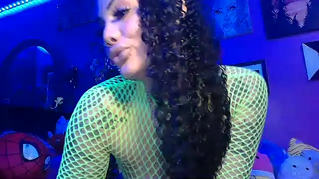 Snapshot of Av3ryyBe3 chatting on 11/10/25, 12:04 Av3ryyBe3 online show from 11/10/25, 12:04