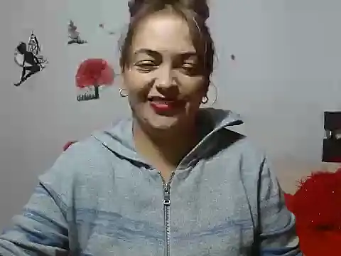 Snapshot of Lady_16 chatting on 11/26/25, 03:50 Lady 16 online show from 11/26/25, 03:50