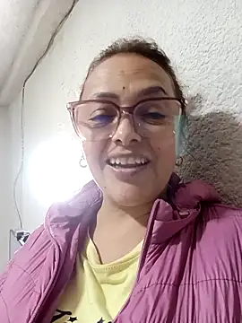 Snapshot of Lady_16 chatting on 11/28/25, 02:01 Lady 16 online show from 11/28/25, 02:01