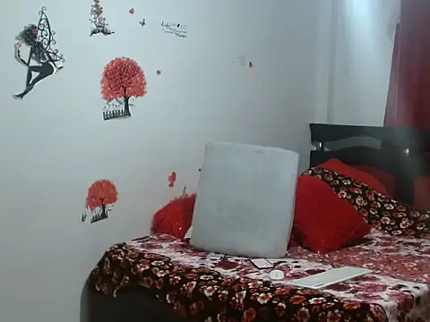 Snapshot of Lady_16 chatting on 11/30/25, 12:00 Lady 16 online show from 11/30/25, 12:00