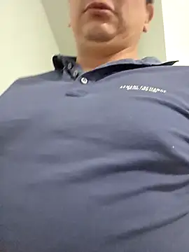 Snapshot of lucho8690 chatting on 11/19/25, 08:42 lucho8690 online show from 11/19/25, 08:42