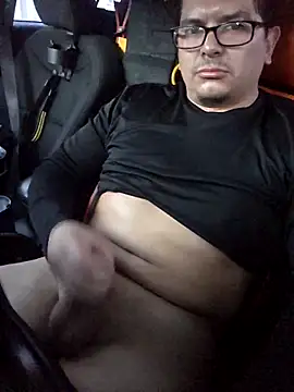 Snapshot of lucho8690 chatting on 11/10/25, 10:26 lucho8690 online show from 11/10/25, 10:26