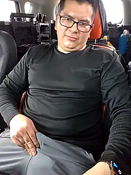 Snapshot of lucho8690 chatting on 09/25/25, 09:21 lucho8690 online show from 09/25/25, 09:21