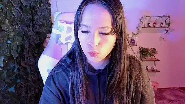 Snapshot of Eymmy_24 chatting on 05/31/26, 01:33 Eymmy 24 online show from 05/31/26, 01:33