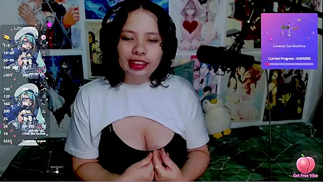 Snapshot of Lil-La chatting on 12/02/25, 05:20 Lil-La online show from 12/02/25, 05:20