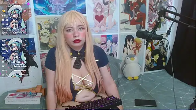 Snapshot of Lil-La chatting on 11/13/25, 08:13 Lil-La online show from 11/13/25, 08:13