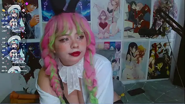 Snapshot of Lil-La chatting on 11/11/25, 08:47 Lil-La online show from 11/11/25, 08:47