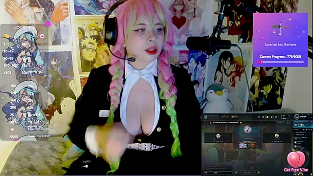 Snapshot of Lil-La chatting on 12/05/25, 02:43 Lil-La online show from 12/05/25, 02:43