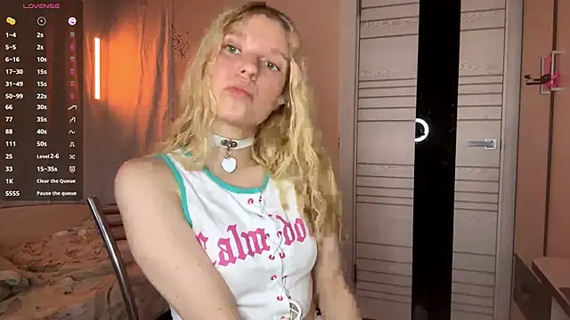 Snapshot of MaryjaneSpider chatting on 09/14/25, 02:50 MaryjaneSpider online show from 09/14/25, 02:50
