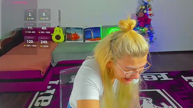 MiaKiittyy online show from 12/19/25, 01:31