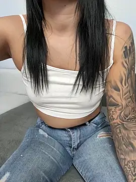 MiaKiittyy online show from 09/28/25, 03:52