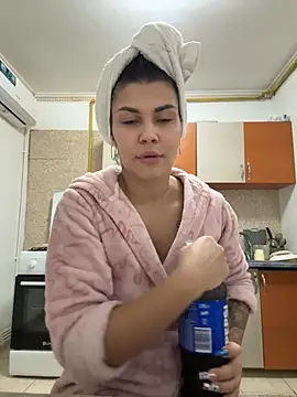 MiaKiittyy online show from 10/21/25, 08:52