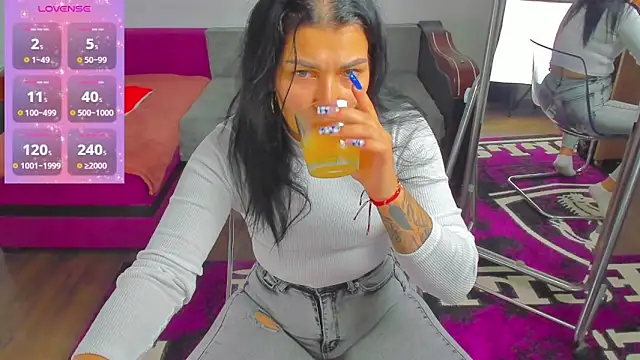 MiaKiittyy online show from 10/23/25, 04:38