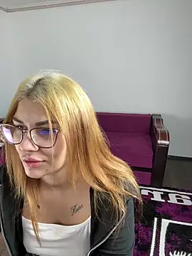 MiaKiittyy online show from 11/16/25, 01:32