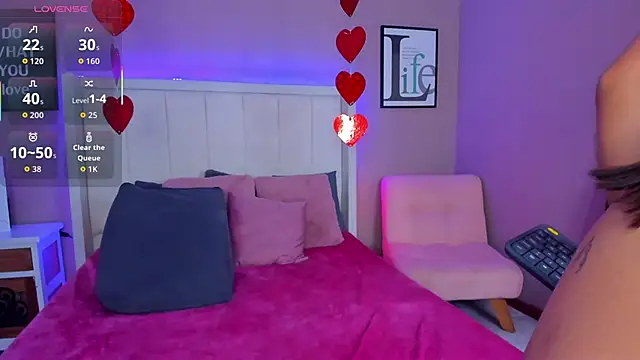 sarahyessica online show from 04/10/26, 07:32