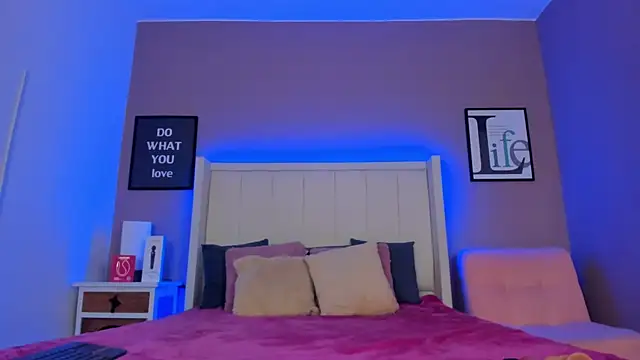 sarahyessica online show from 02/07/26, 07:05