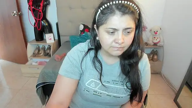 TifanyAmazinng online show from 12/05/25, 12:26