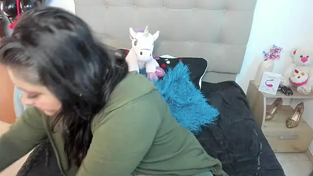 TifanyAmazinng online show from 11/20/25, 01:56