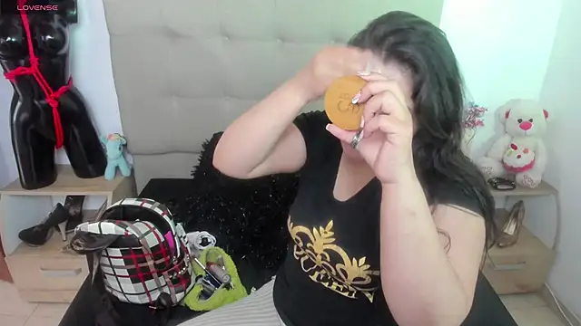 TifanyAmazinng online show from 10/30/25, 12:36