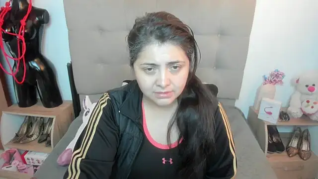 TifanyAmazinng online show from 12/04/25, 12:26