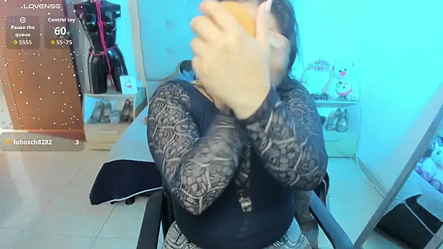 TifanyAmazinng online show from 12/18/25, 12:31