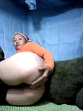 Snapshot of PhamPm70 chatting on 11/21/25, 08:52 PhamPm70 online show from 11/21/25, 08:52