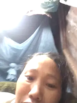 Snapshot of PhamPm70 chatting on 12/13/25, 08:04 PhamPm70 online show from 12/13/25, 08:04