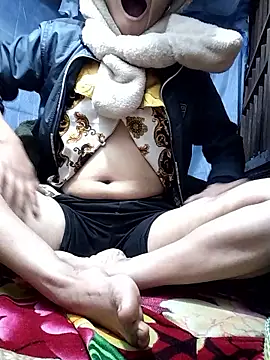 Snapshot of PhamPm70 chatting on 01/13/26, 02:43 PhamPm70 online show from 01/13/26, 02:43