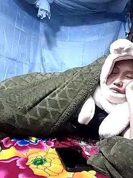 Snapshot of PhamPm70 chatting on 12/18/25, 01:04 PhamPm70 online show from 12/18/25, 01:04