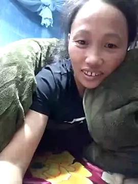 Snapshot of PhamPm70 chatting on 12/19/25, 01:35 PhamPm70 online show from 12/19/25, 01:35