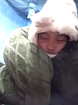 Snapshot of PhamPm70 chatting on 12/16/25, 10:58 PhamPm70 online show from 12/16/25, 10:58