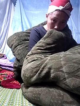 Snapshot of PhamPm70 chatting on 11/18/25, 01:58 PhamPm70 online show from 11/18/25, 01:58