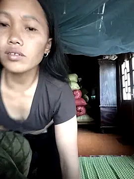 Snapshot of PhamPm70 chatting on 11/13/25, 08:18 PhamPm70 online show from 11/13/25, 08:18