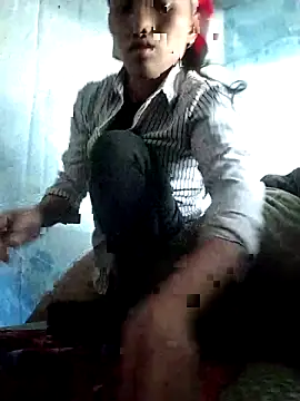 Snapshot of PhamPm70 chatting on 11/27/25, 05:41 PhamPm70 online show from 11/27/25, 05:41