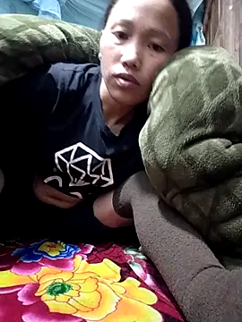 Snapshot of PhamPm70 chatting on 12/19/25, 01:20 PhamPm70 online show from 12/19/25, 01:20