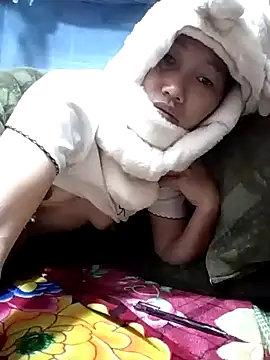 Snapshot of PhamPm70 chatting on 12/15/25, 10:48 PhamPm70 online show from 12/15/25, 10:48